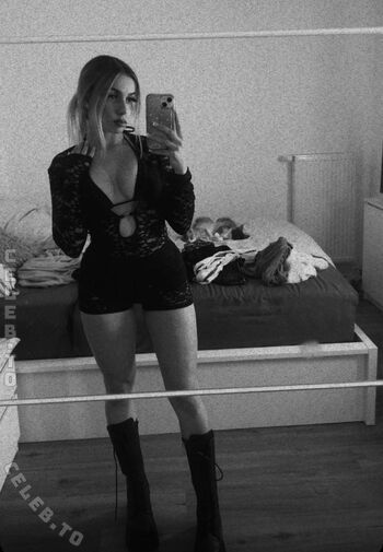 Full leaked Alinahrndz private onlyfans photo