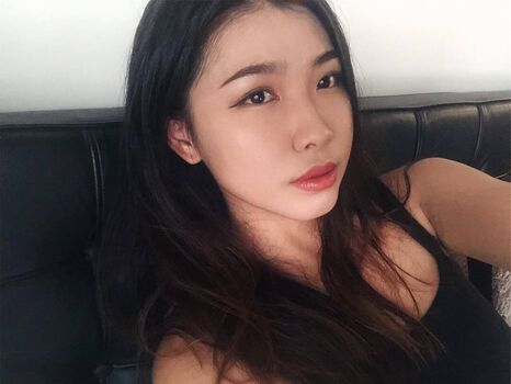 Full leaked Asianbbcluvr private onlyfans photo