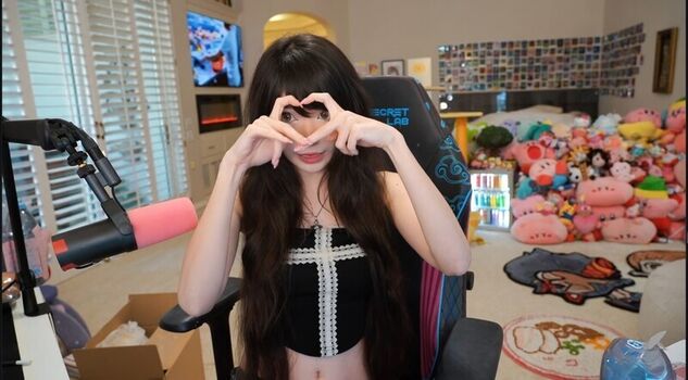 Full leaked Emiru  page private onlyfans photo