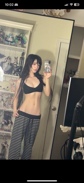 Full leaked Emiru private onlyfans photo