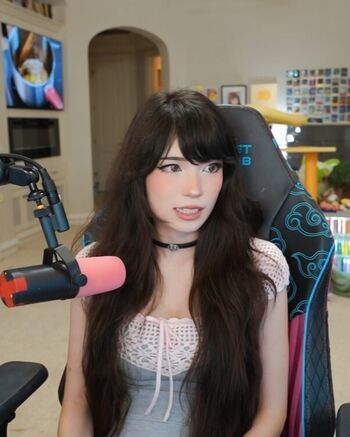 Full leaked Emiru private onlyfans photo