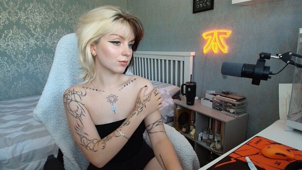 Full leaked Emzeeni page private onlyfans photo