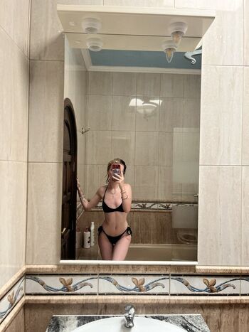 Full leaked Emzeeni private onlyfans photo