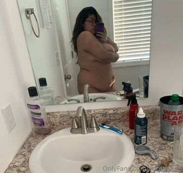 Full leaked Prettypeachangel private onlyfans photo