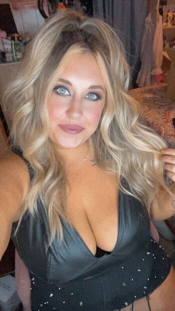 Full leaked Wvqueenb private onlyfans photo
