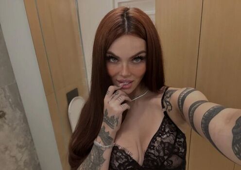 Full leaked Zusje private onlyfans photo